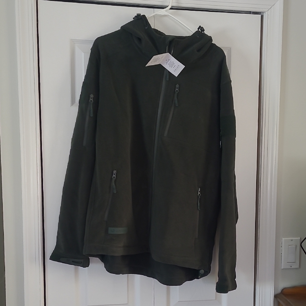Green Performance Jacket for Outdoor Enthusiasts